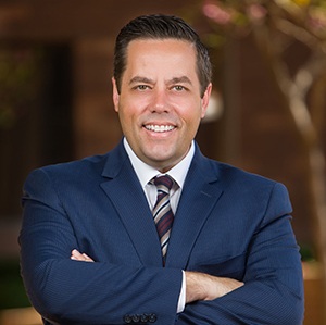 Abogado de Accidentes de Auto Jared Everton, Esq.